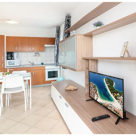 Apartment M&z Primosten