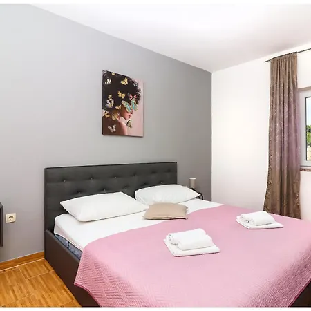 M&z Apartament Primošten