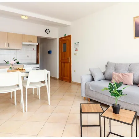 M&z Apartment Primosten